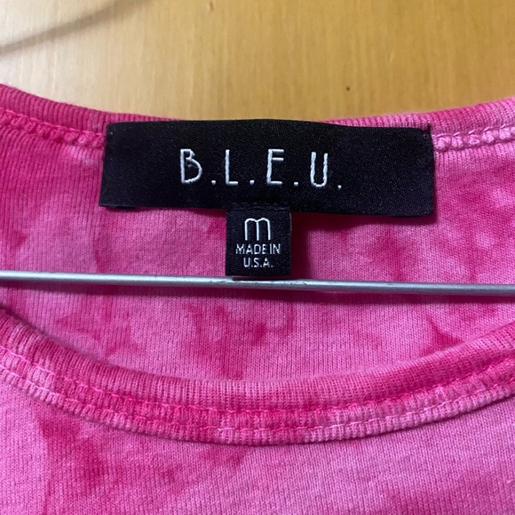 Bright pink tyedye fitted tee - Picture 4 of 4